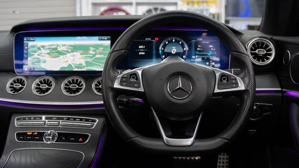 MERCEDES-BENZ E CLASS