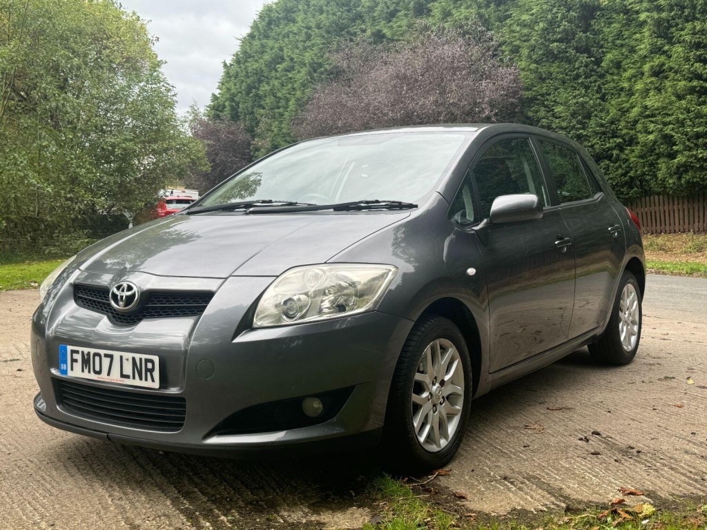 TOYOTA AURIS