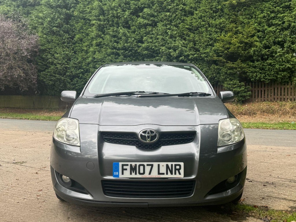 TOYOTA AURIS