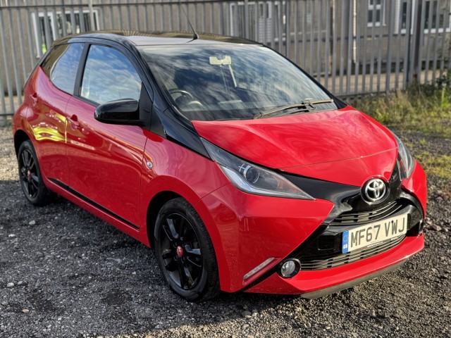 TOYOTA AYGO 1.0 VVT-i x-cite 4 Red Bi-Tone