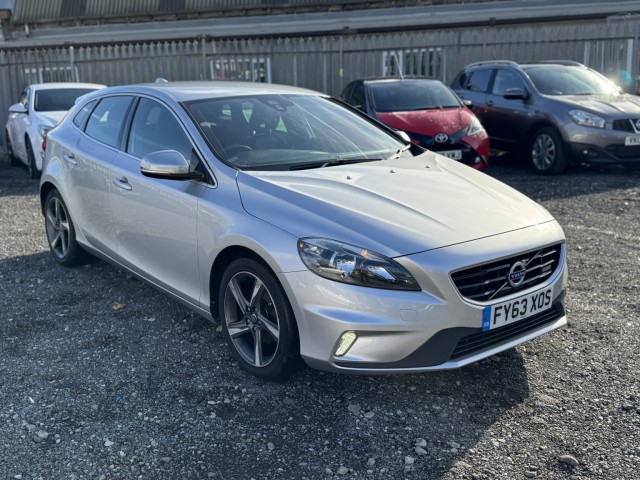 VOLVO V40 1.6 D2 R-Design