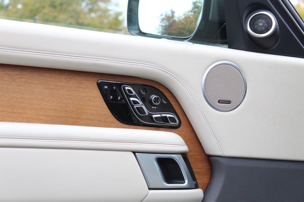 LAND ROVER RANGE ROVER