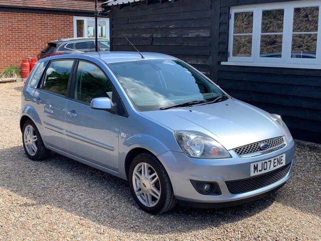 FORD FIESTA 1.4 Ghia 5dr