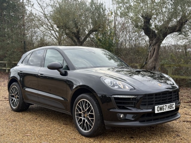 PORSCHE MACAN