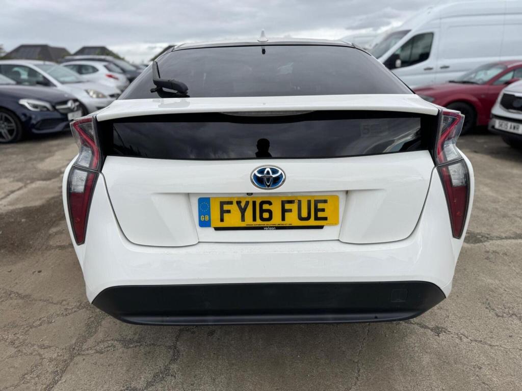 TOYOTA PRIUS