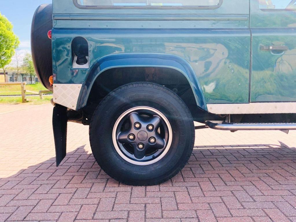 LAND ROVER DEFENDER 90