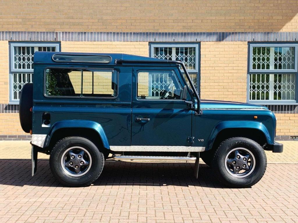 LAND ROVER DEFENDER 90
