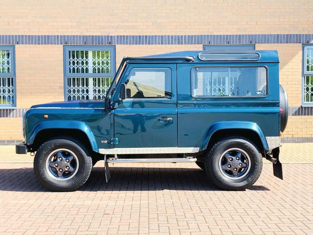 LAND ROVER DEFENDER 90