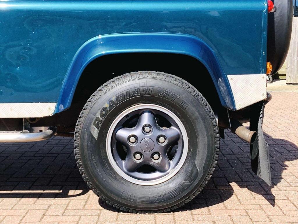 LAND ROVER DEFENDER 90