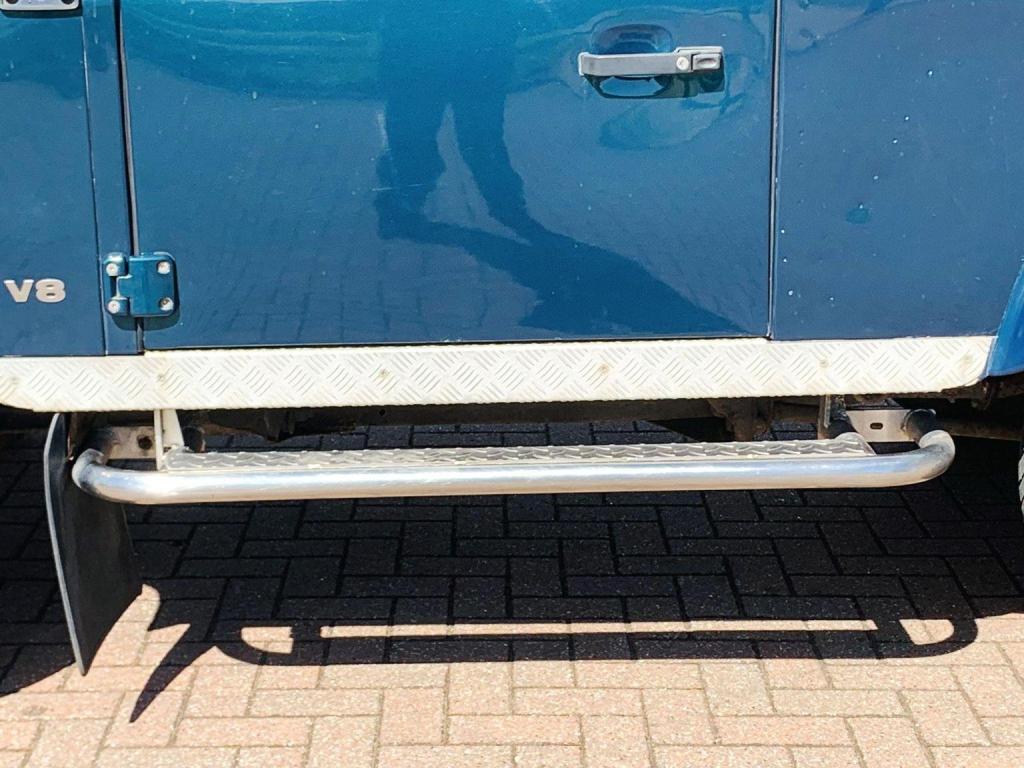LAND ROVER DEFENDER 90