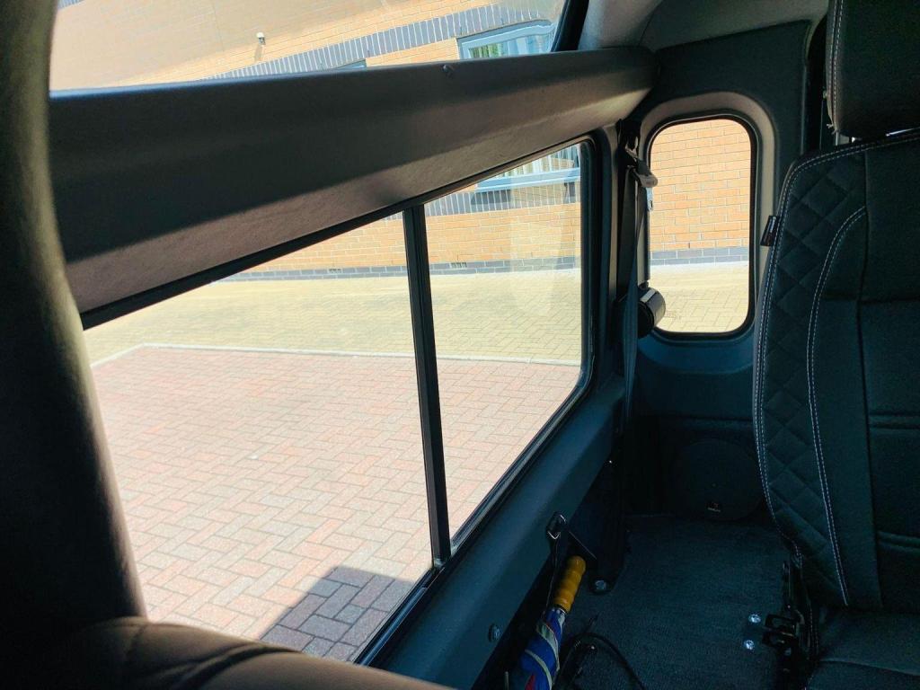 LAND ROVER DEFENDER 90