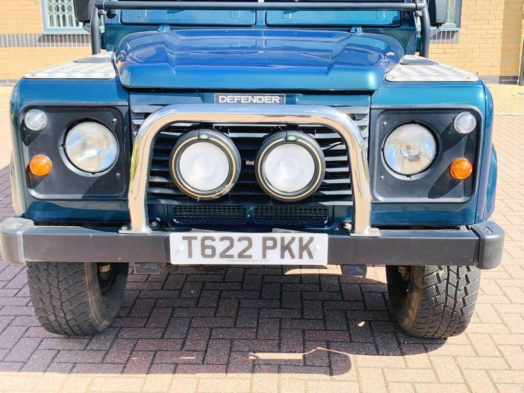 LAND ROVER DEFENDER 90