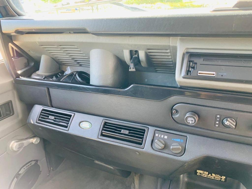 LAND ROVER DEFENDER 90