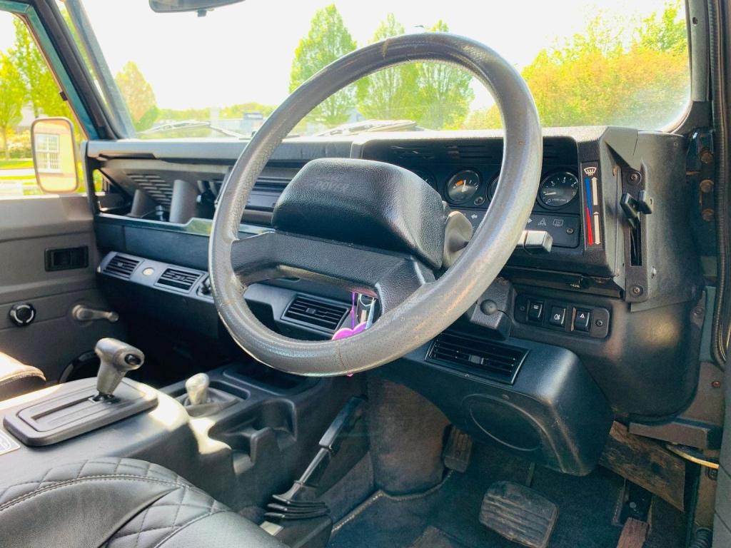 LAND ROVER DEFENDER 90