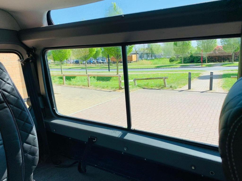 LAND ROVER DEFENDER 90