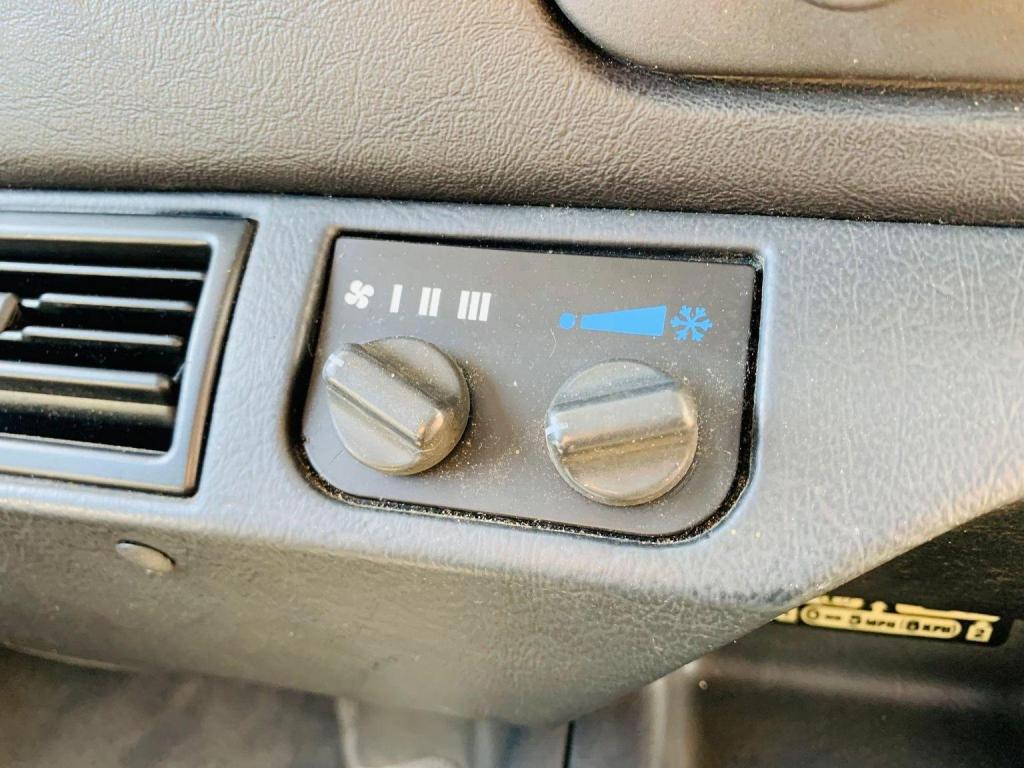 LAND ROVER DEFENDER 90