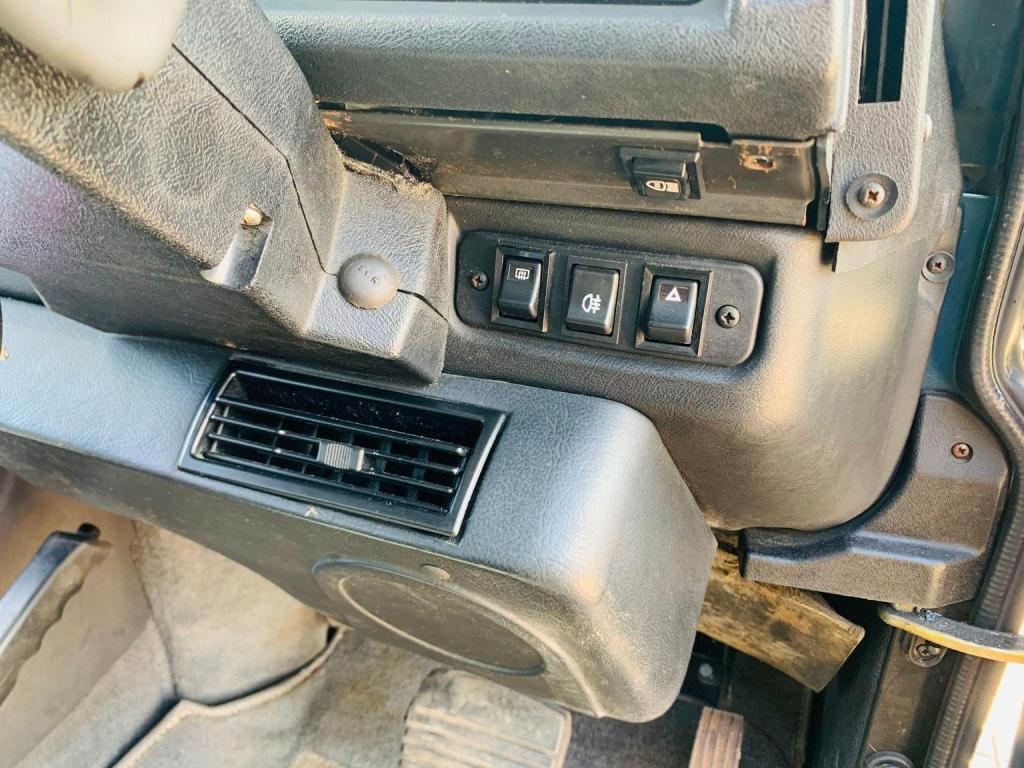 LAND ROVER DEFENDER 90