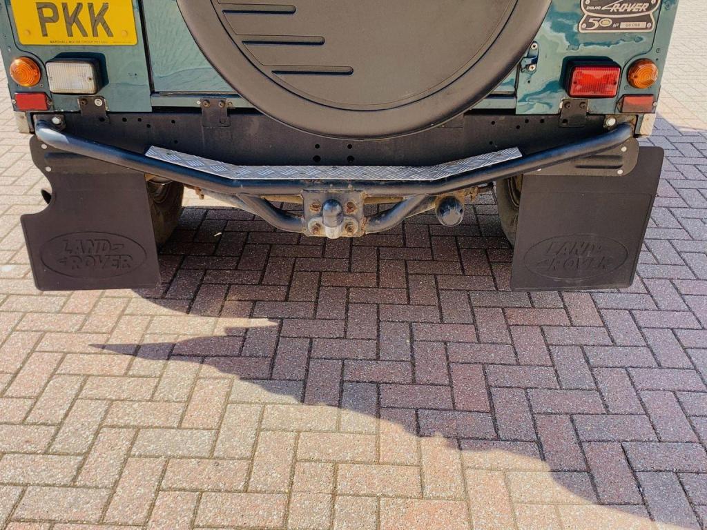 LAND ROVER DEFENDER 90