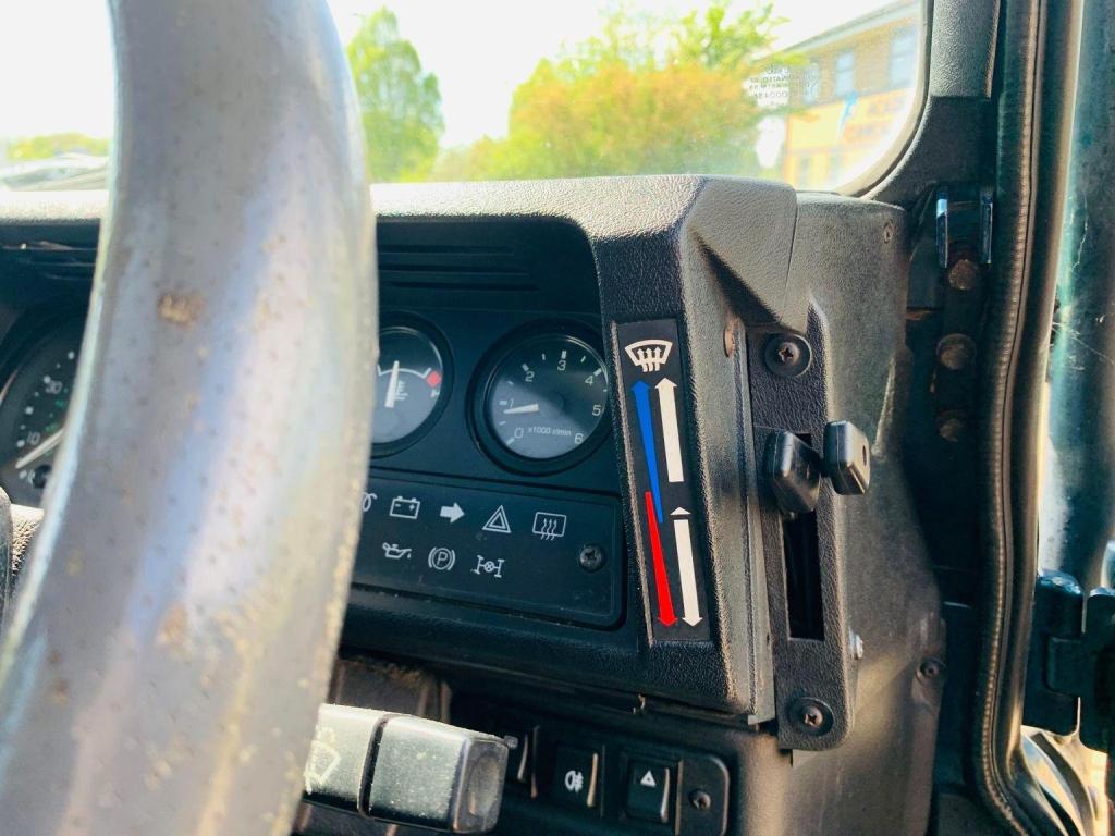 LAND ROVER DEFENDER 90