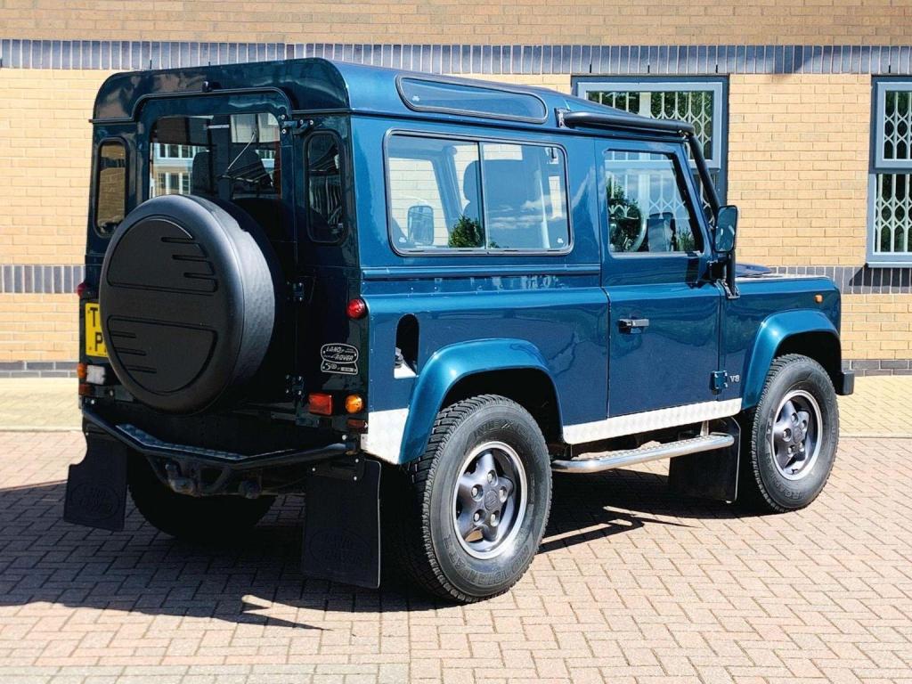LAND ROVER DEFENDER 90
