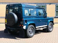 LAND ROVER DEFENDER 90