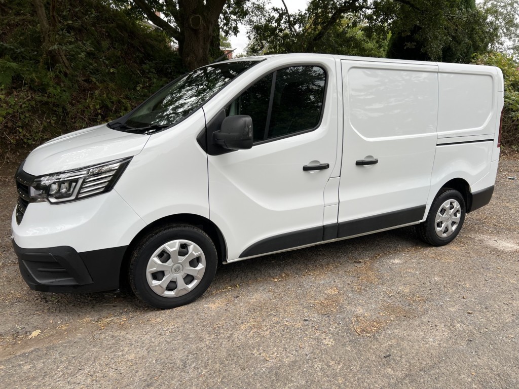 RENAULT TRAFIC 2.0 SL28 Blue dCi 130 Business+ Panel Van MY22