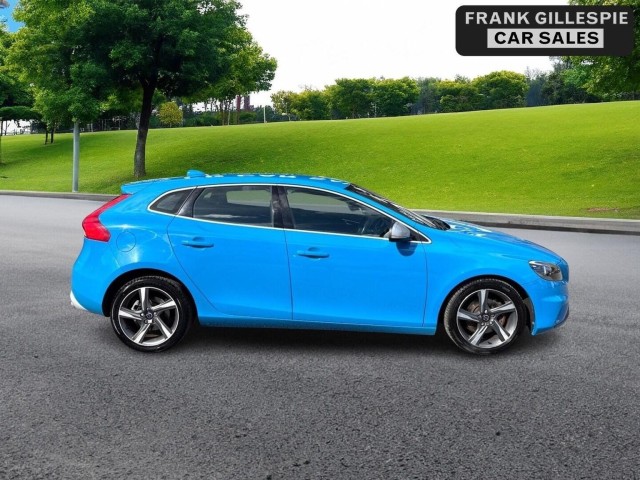VOLVO V40