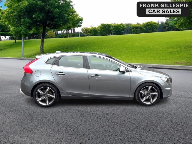 VOLVO V40