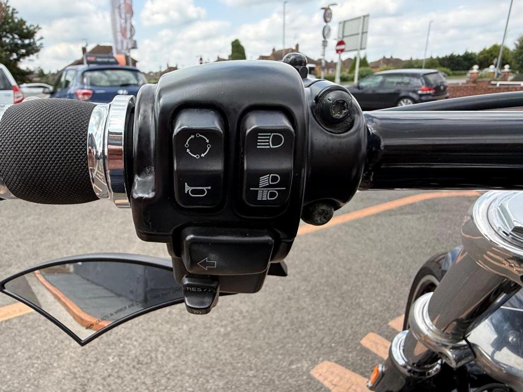 HARLEY-DAVIDSON Softail