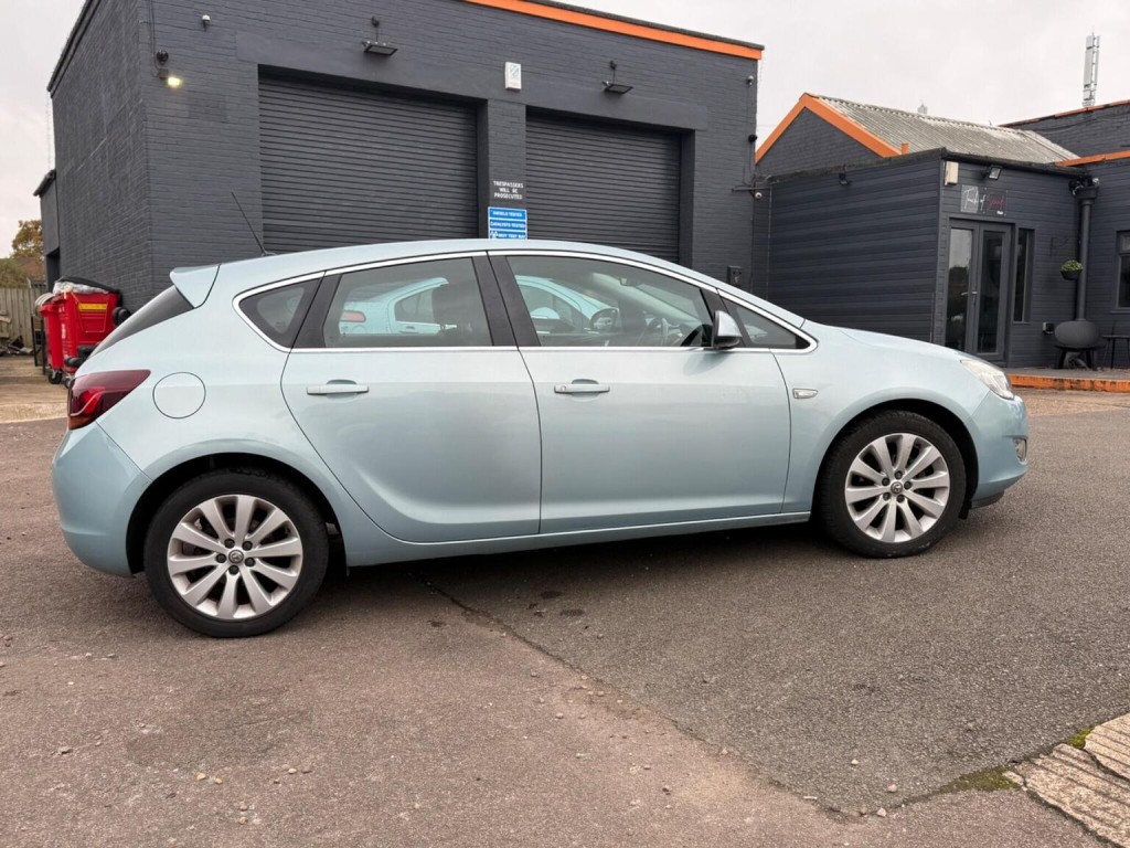 VAUXHALL ASTRA
