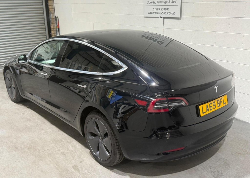 TESLA MODEL 3