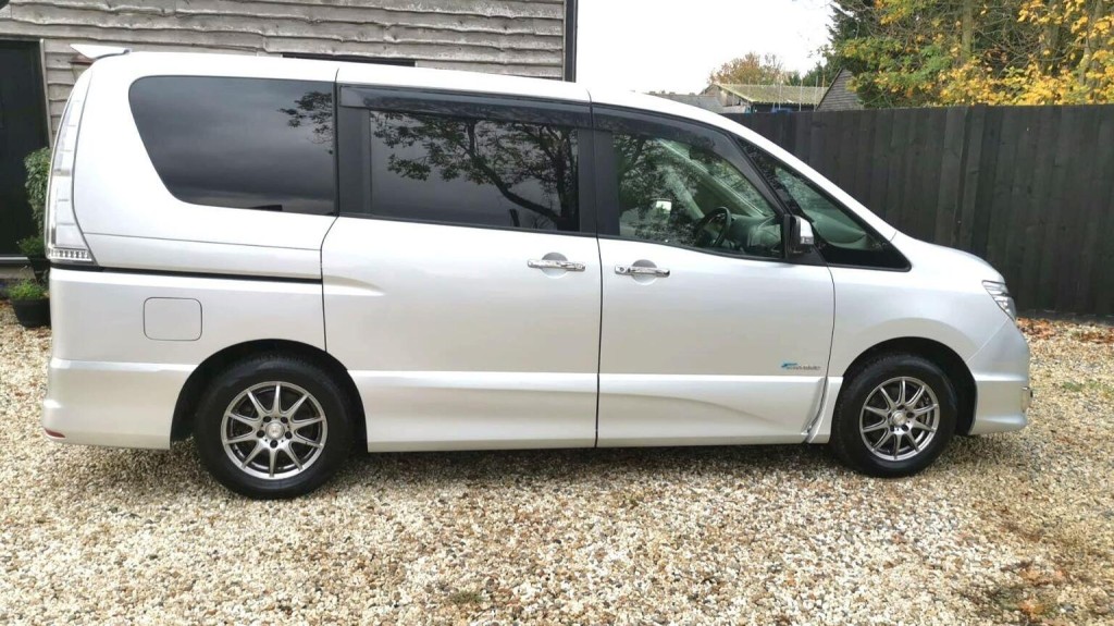 NISSAN SERENA