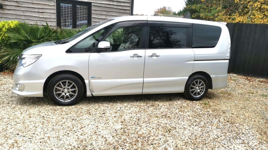 NISSAN SERENA