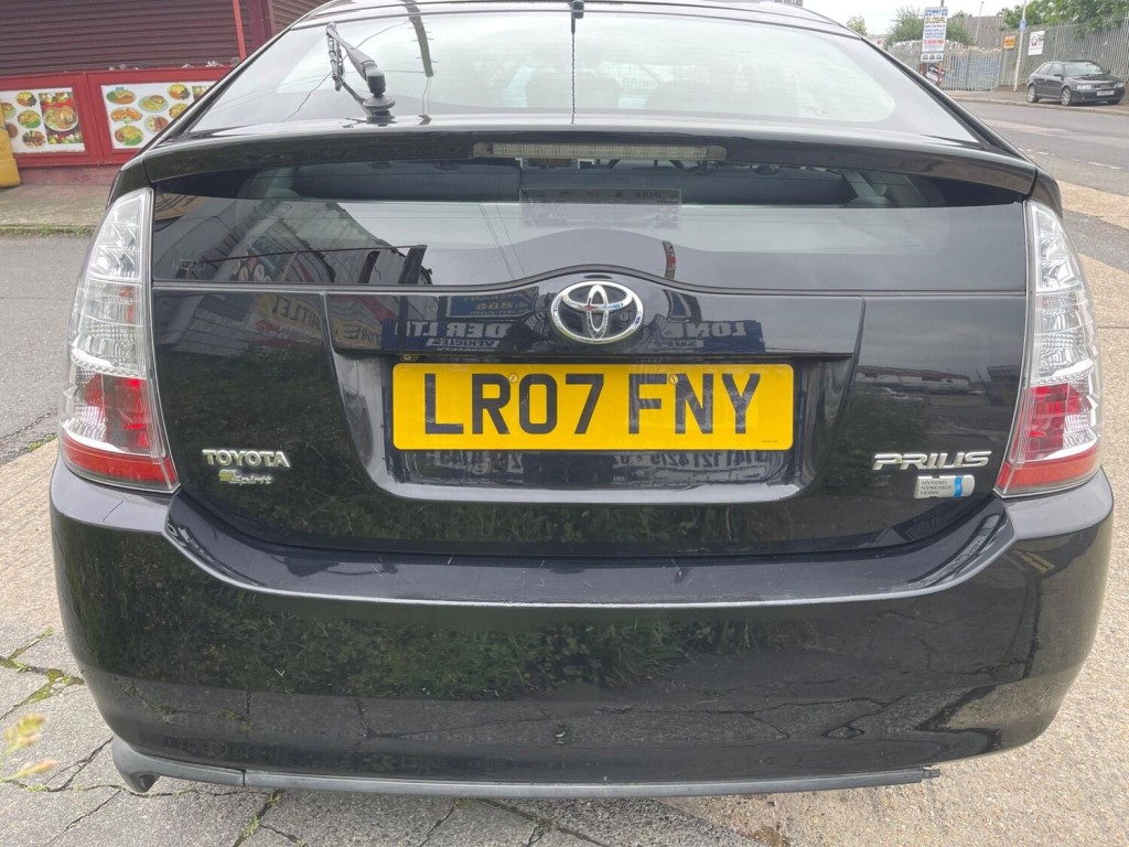 TOYOTA PRIUS