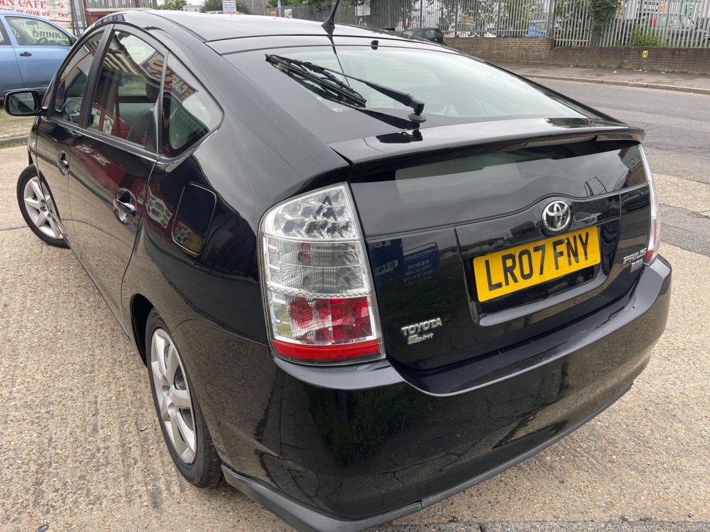 TOYOTA PRIUS