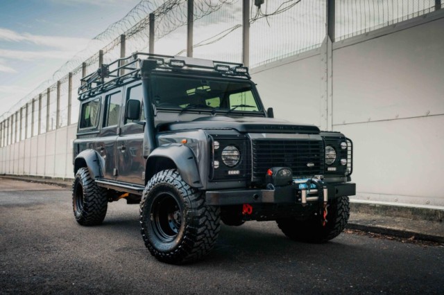 LAND ROVER DEFENDER