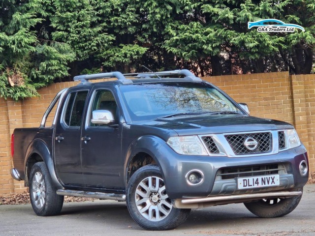 NISSAN NAVARA 2.5 dCi Tekna Auto 4WD Euro 5 4dr