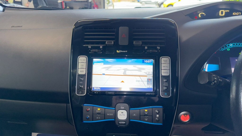 NISSAN LEAF