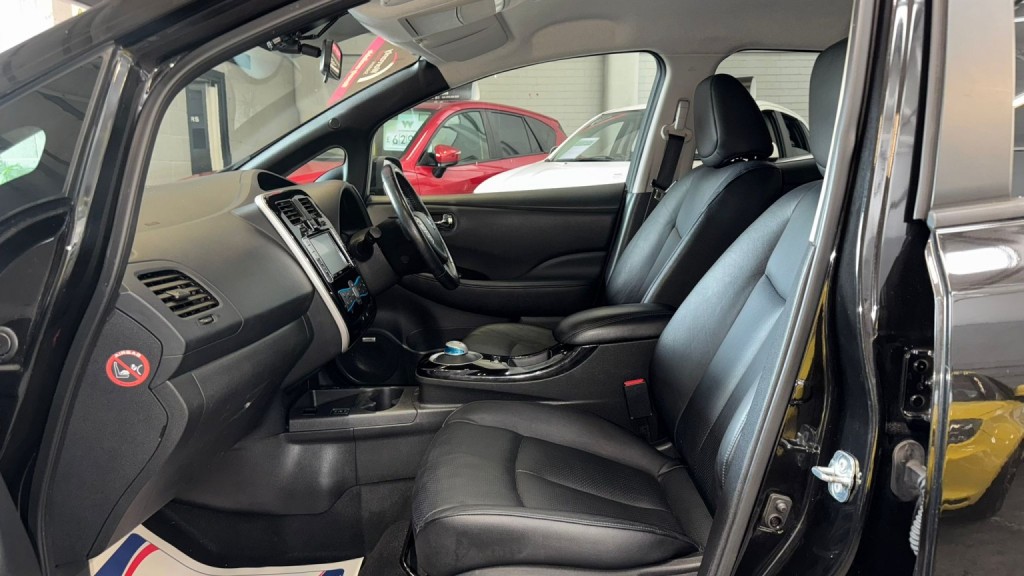 NISSAN LEAF