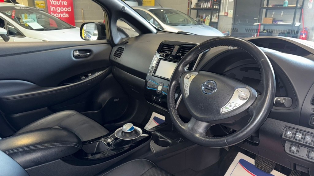 NISSAN LEAF