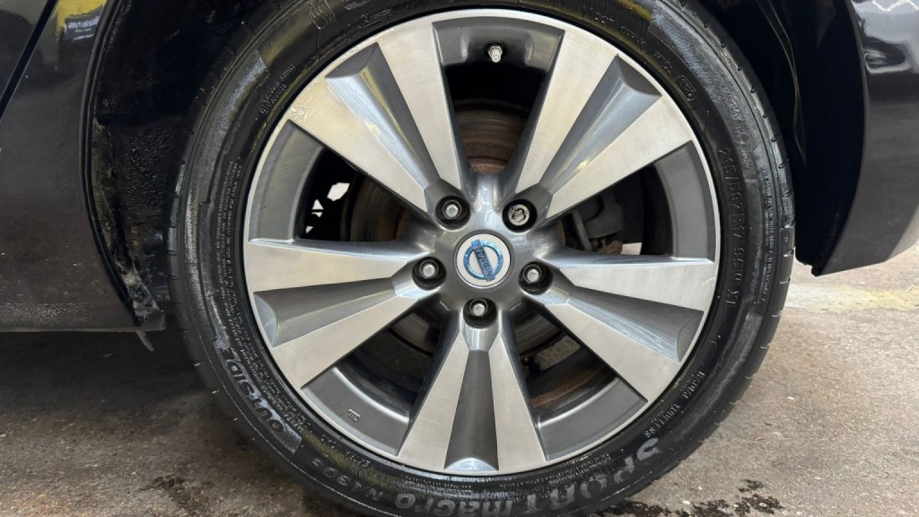 NISSAN LEAF