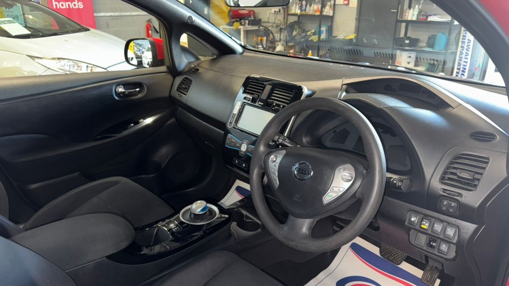 NISSAN LEAF