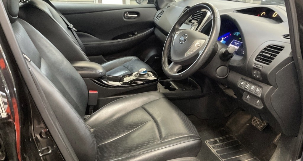 NISSAN LEAF