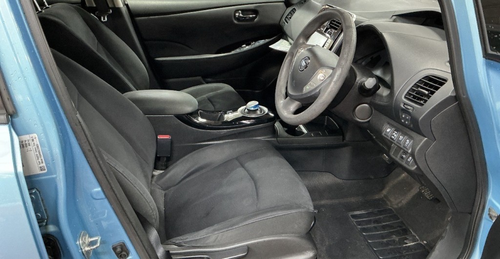NISSAN LEAF