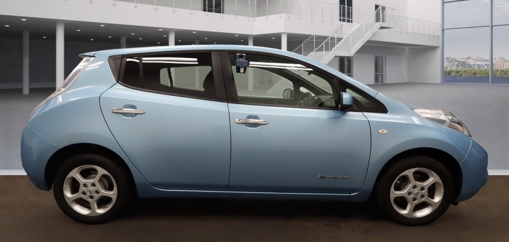 NISSAN LEAF