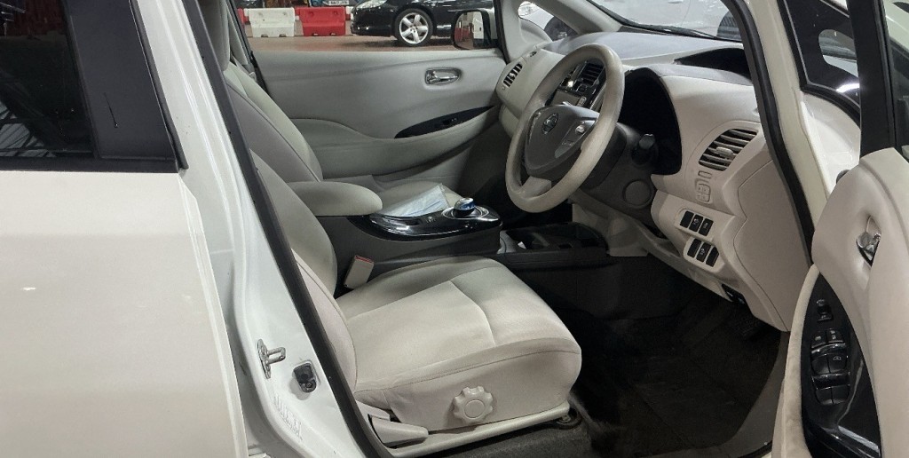 NISSAN LEAF