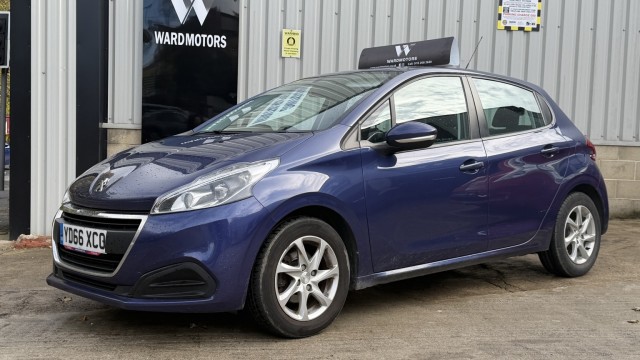 PEUGEOT 208