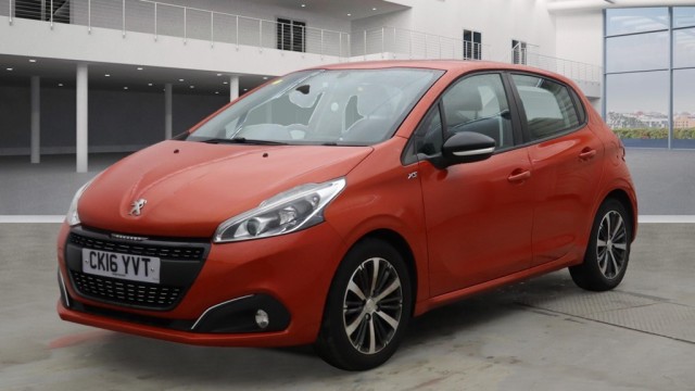 PEUGEOT 208
