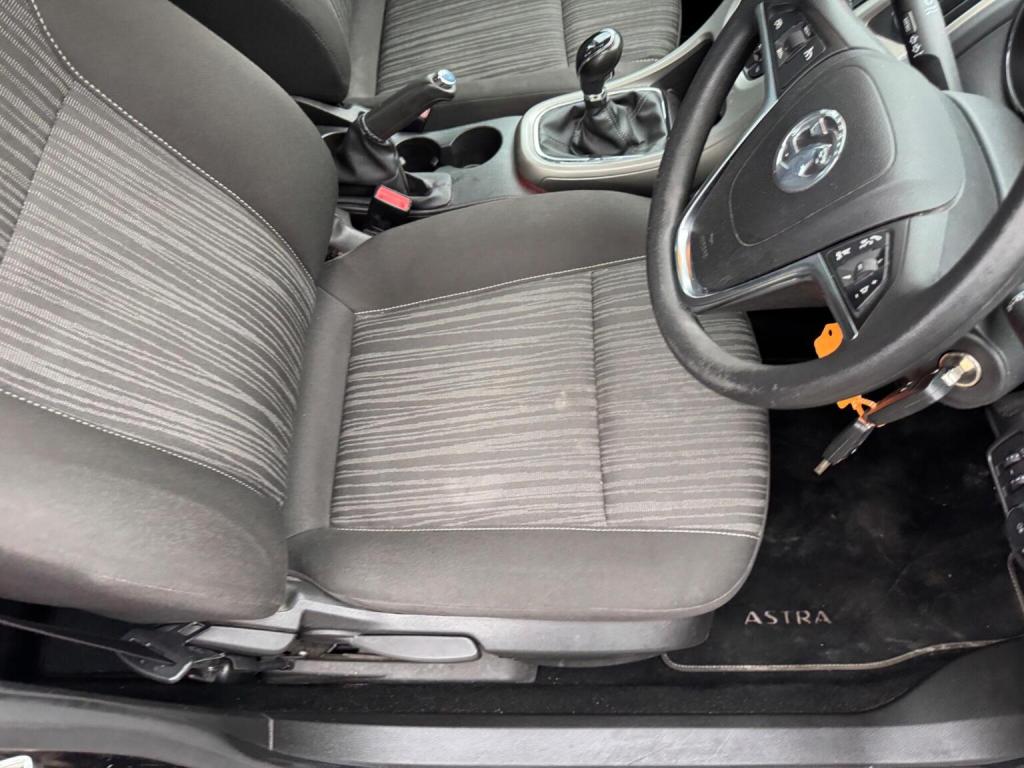 VAUXHALL ASTRA