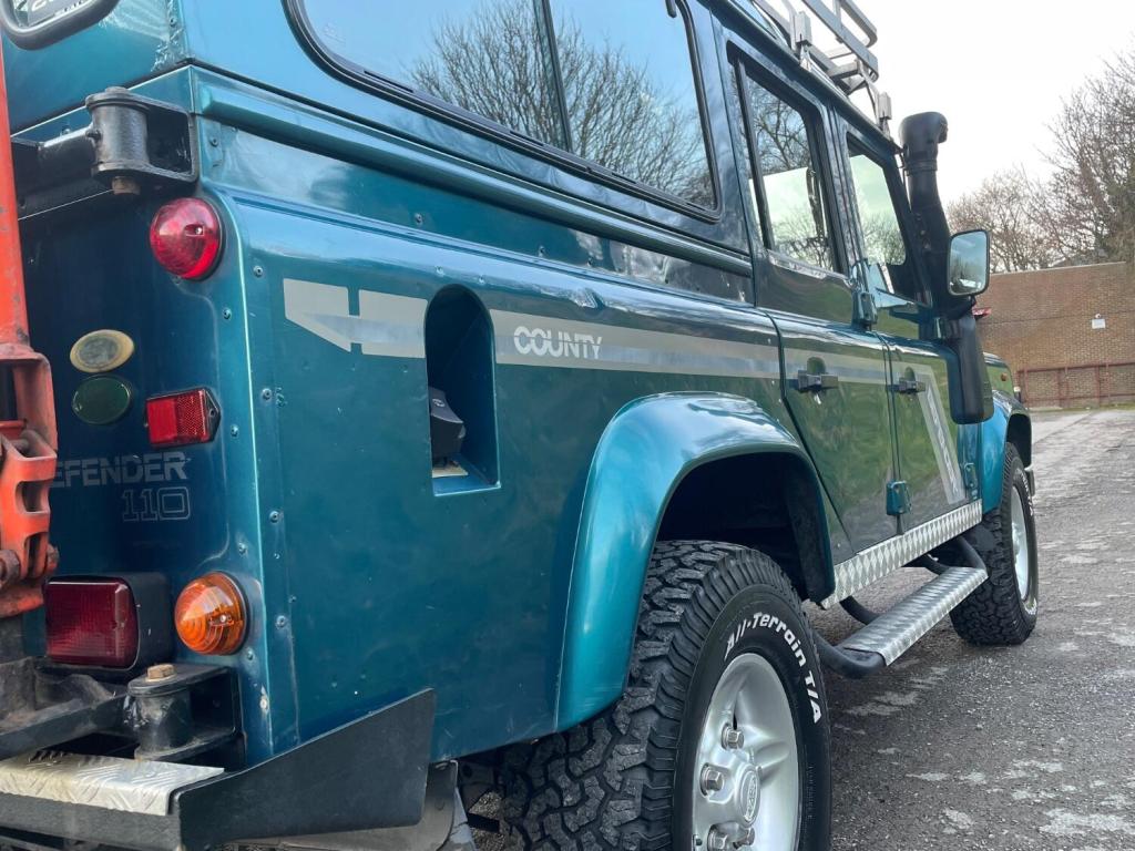 LAND ROVER DEFENDER 110